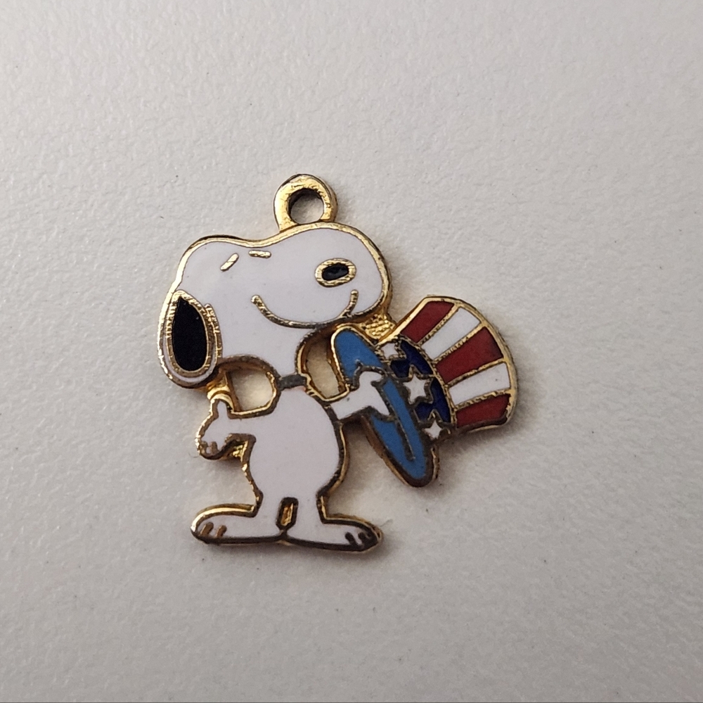 Vintage Aviva Patriot Hat Snoopy Pendant